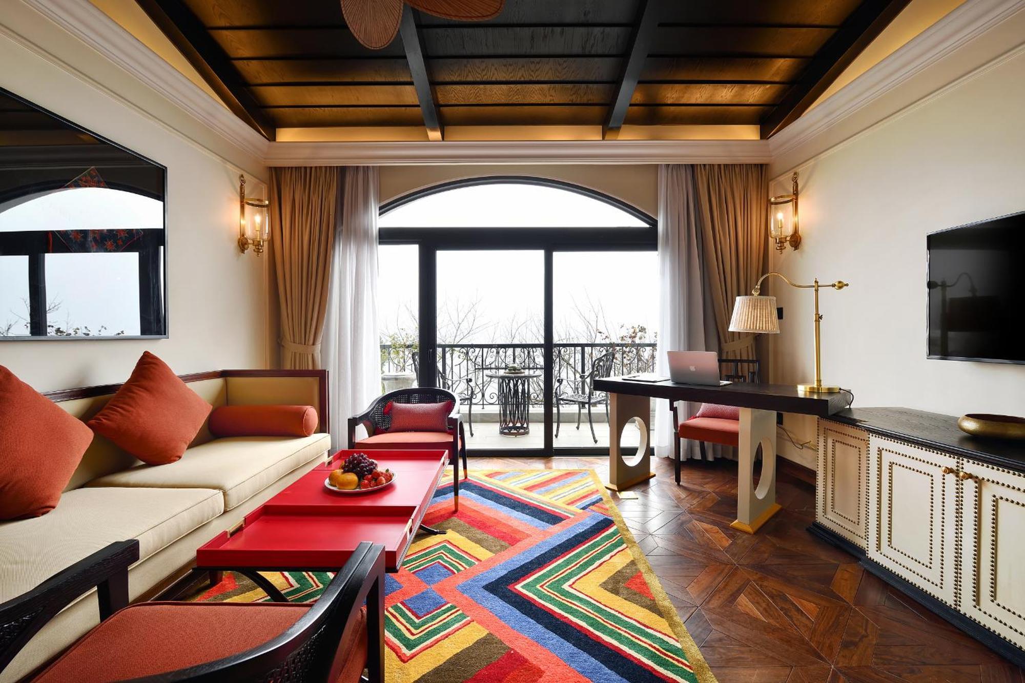 Silk Path Grand Sapa Resort & Spa Exterior photo A suite at the hotel