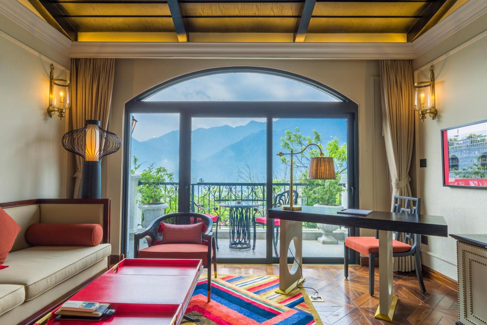 Silk Path Grand Sapa Resort & Spa Exterior photo A suite at the hotel